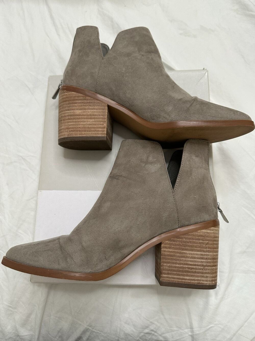 BP. Taupe Faux Suede Block Heel Ankle Booties Side Zip Pointed Toe Sz 9.5